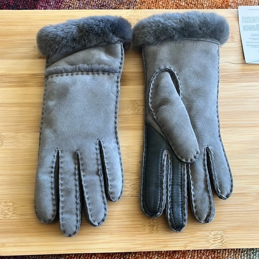 Brand New UGG Sheepskin Handsewn Seamed Gloves Gray Touchscreen Leather Trim